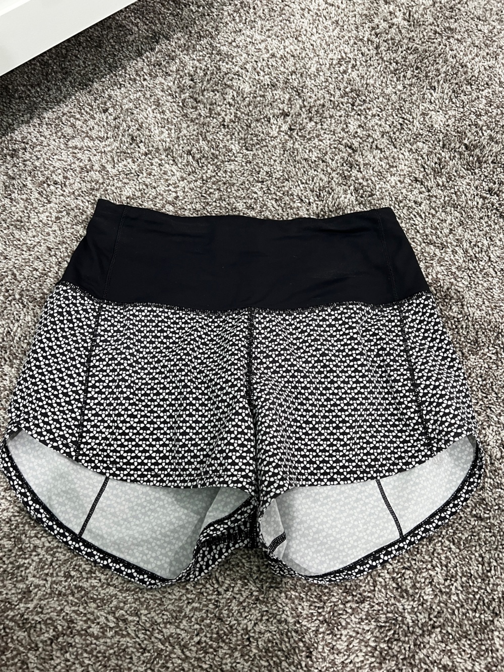 lululemon athletica Black and White Patterned high waisted speed up shorts